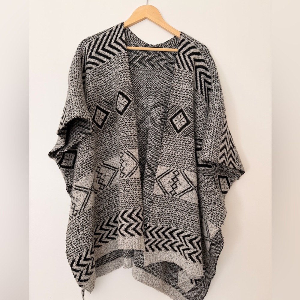 Do Everything in Love Black and Gray Patterned Poncho Tunic One Size